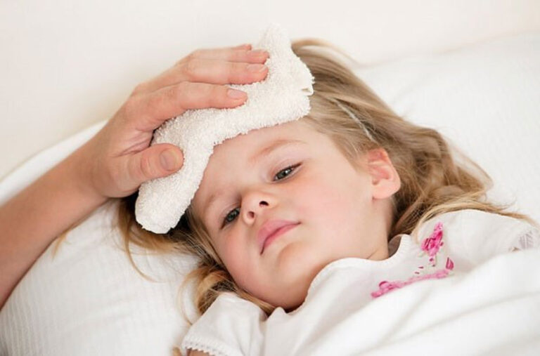 Cách điều trị cảm lạnh tự nhiên cho bé, ba mẹ có thể làm tại nhà