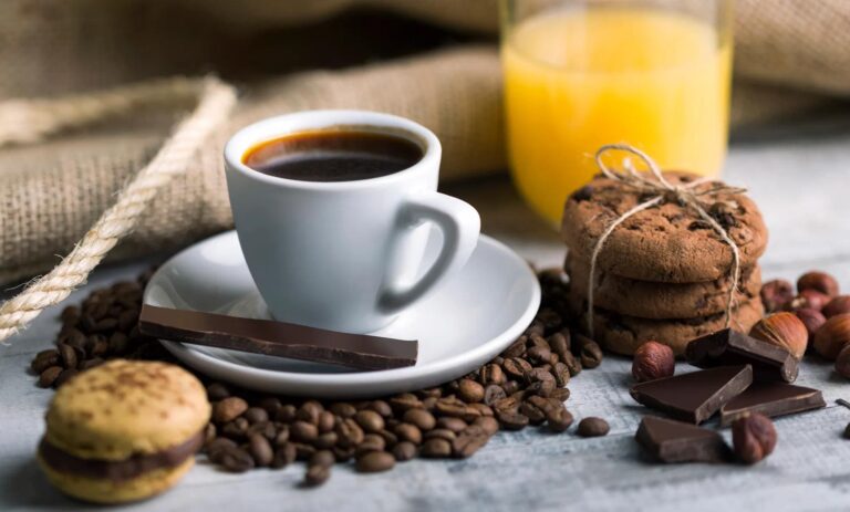 7 cách giảm lượng caffeine hằng ngày mà không cần từ bỏ cà phê