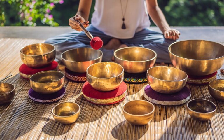Sound Bath là gì? Hướng dẫn toàn diện cho người mới bắt đầu — từ lợi ích đến cách chuẩn bị