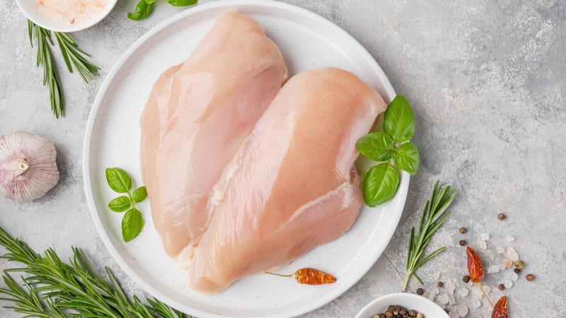 Thịt gà – nguồn vitamin B hỗ trợ tóc phát triển