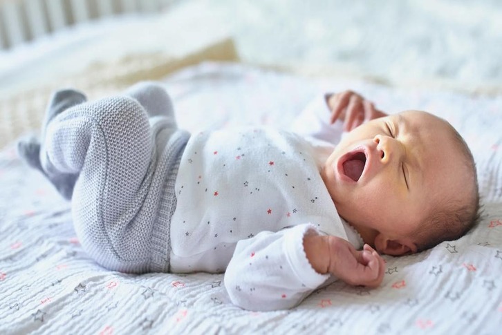Trẻ sơ sinh cần ngủ bao nhiêu tiếng mỗi ngày? Hướng dẫn theo từng giai đoạn tuổi