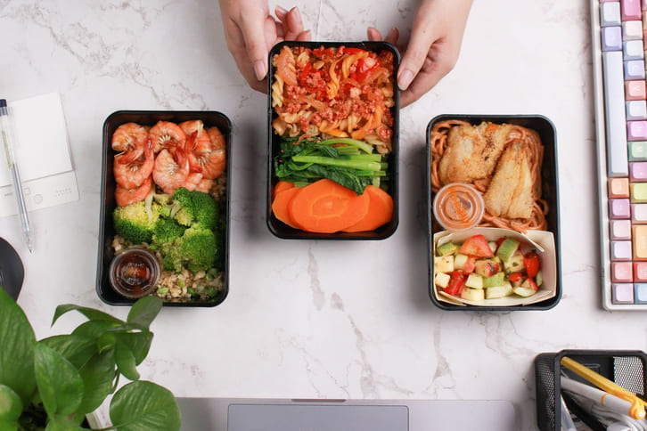 Bữa ăn đơn giản giúp người đẹp 47 tuổi duy trì vóc dáng