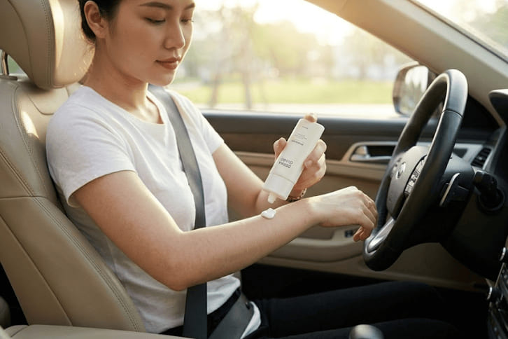 Không chỉ đi biển, ngay cả khi lái xe cũng cần chống nắng