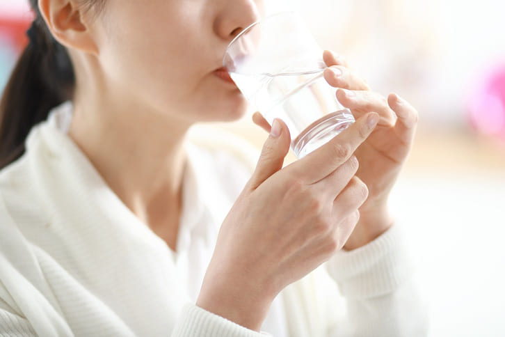 Uống đủ nước mỗi ngày